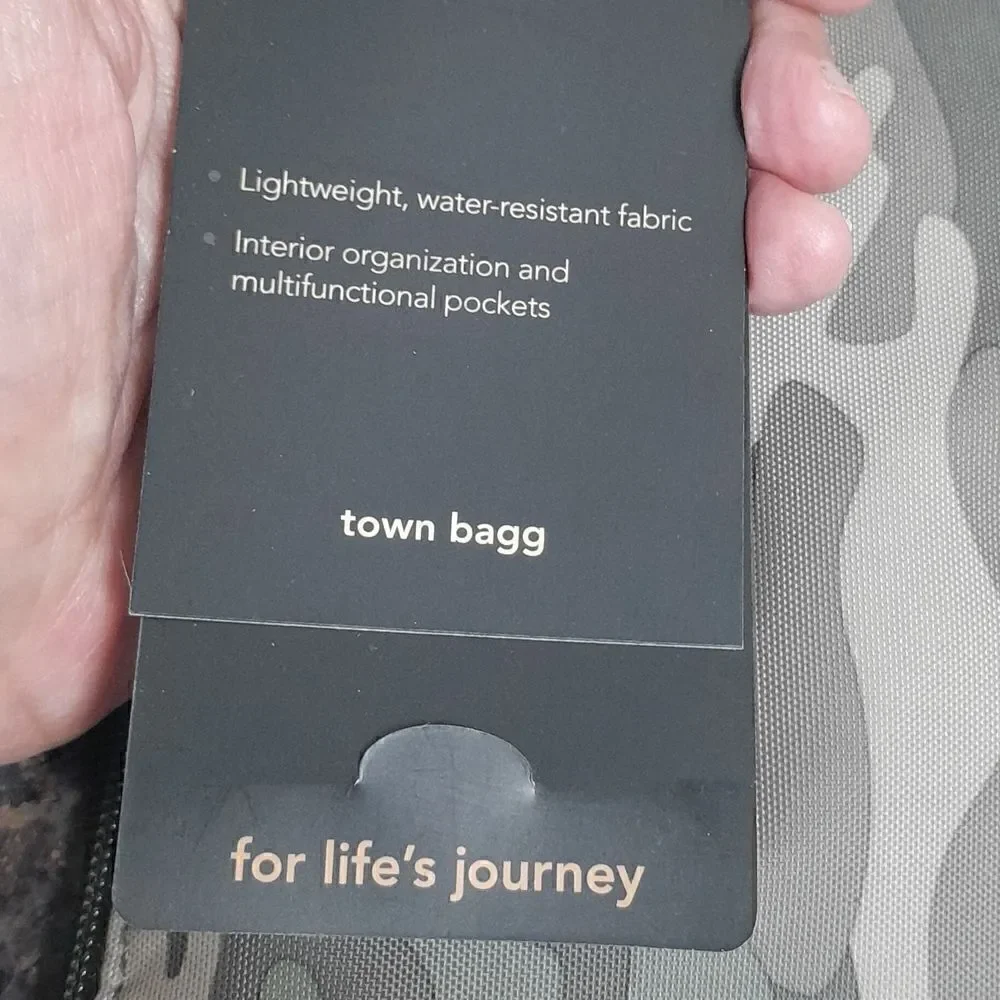 UNISEX Baggallini Towne Bagg in Olive Camo...NWT